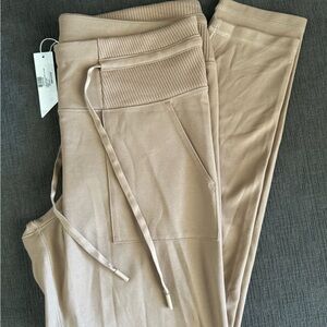 Travis Mathew leggings